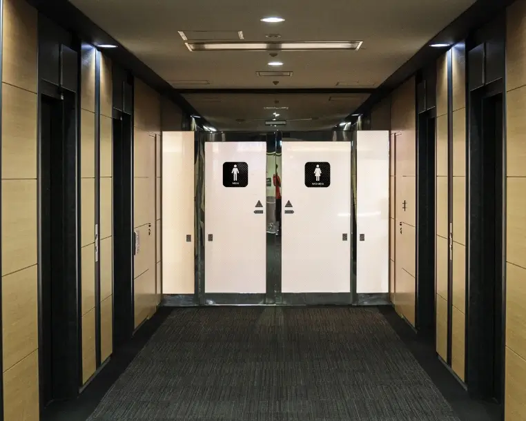 Changing-Rooms-with-Shovers (1) Changing-Rooms-with-Shovers